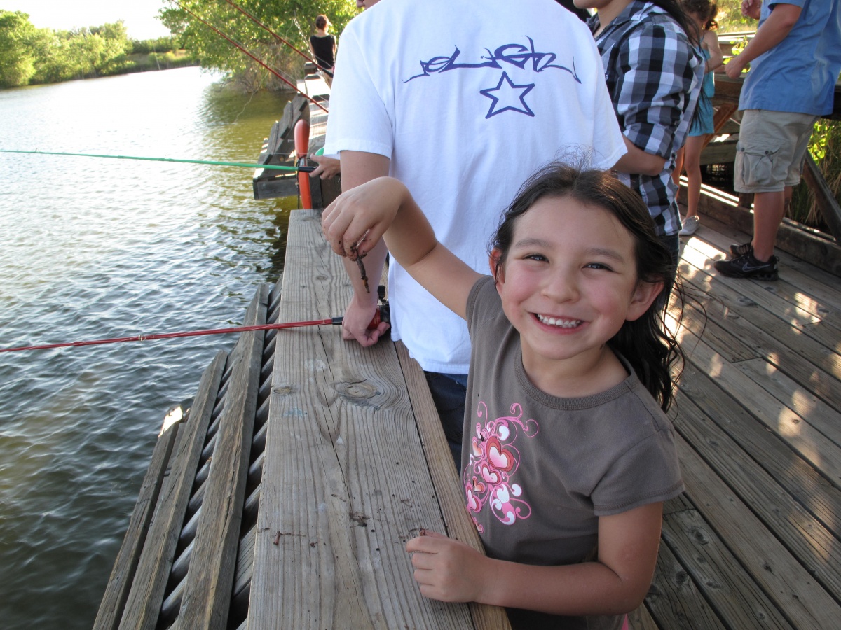 fishing_kid_usfws_photo_stephanie_raine.jpg