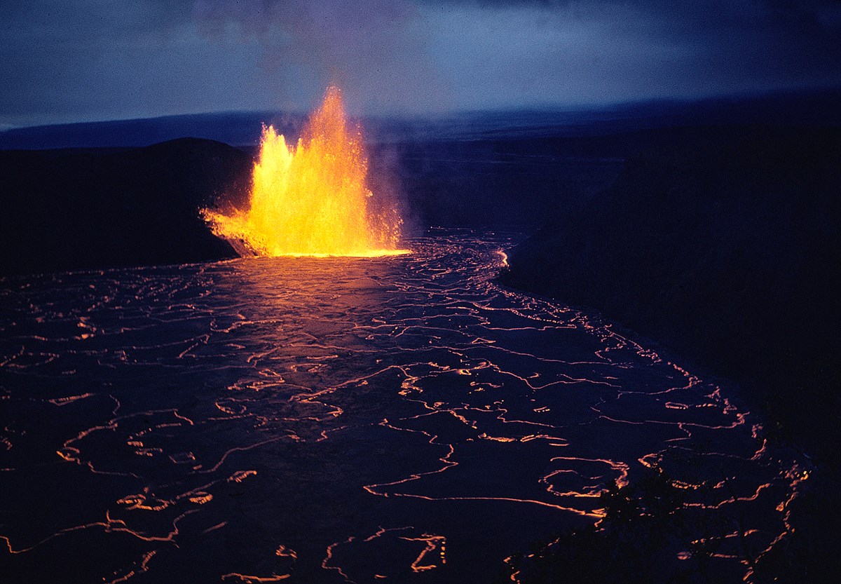 usgs-1959-kilauea-iki-lava-lake.jpg