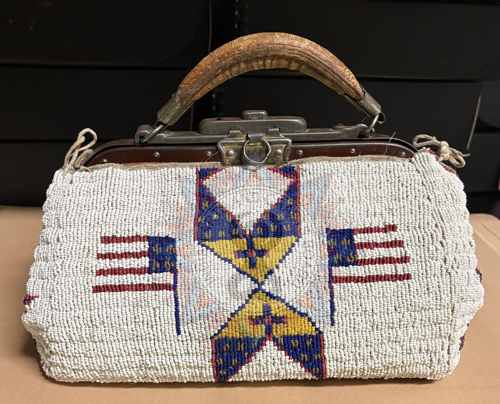 Beaded Purse, Unknown artist, Sicangu Lakota