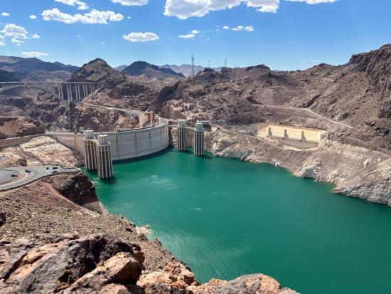 Green blue lake surrounded by desert landscape