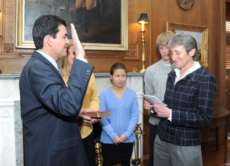 Secretary Jewell swears in Deputy Secretary Mike Connor with his family standing by