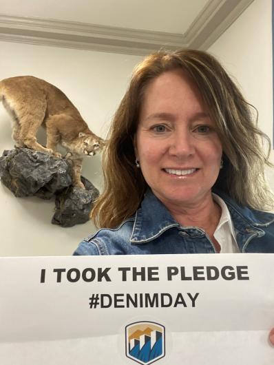 Brenda Burman with the I Took The Pledge #DenimDay Sign. At her back, mounted cougar