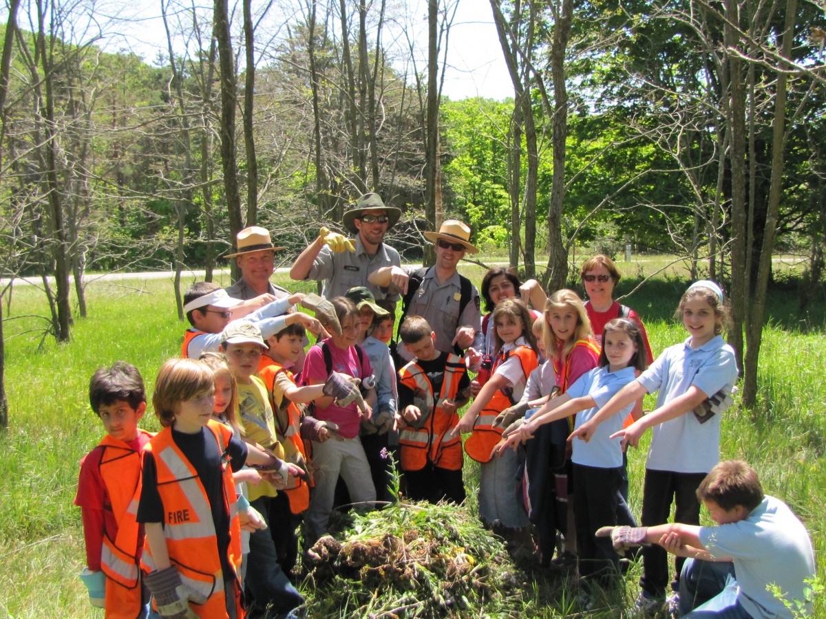 NPS 88-1 Youth Invasive Species Removal