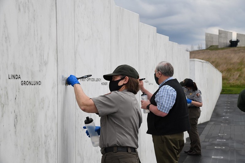 Secretary Bernhardt washes the Wall of Names with National Park staff at Flight 93 Memorial National Park. 